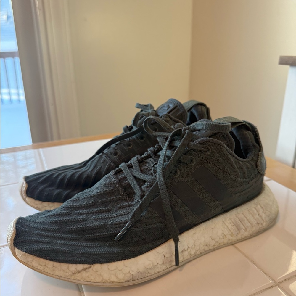 Adidas NMD R2 Boost Utility Green Women’s Size 9.5 Sneakers BA7261 - Picture 3 of 8